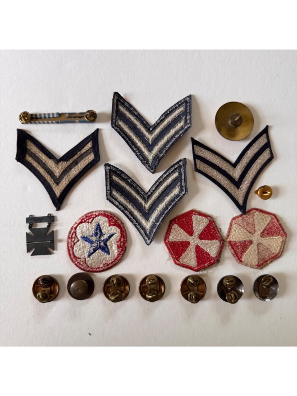 18 Vintage Military Insignia Patches & Pins Collection Embroidered Metal Badges - Picture 2 of 14